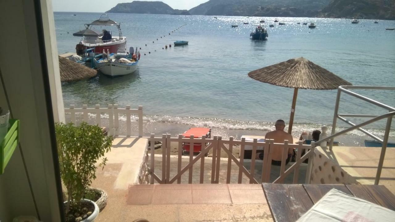 Komissa΄S Beach House 阿齐亚·佩拉加 外观 照片