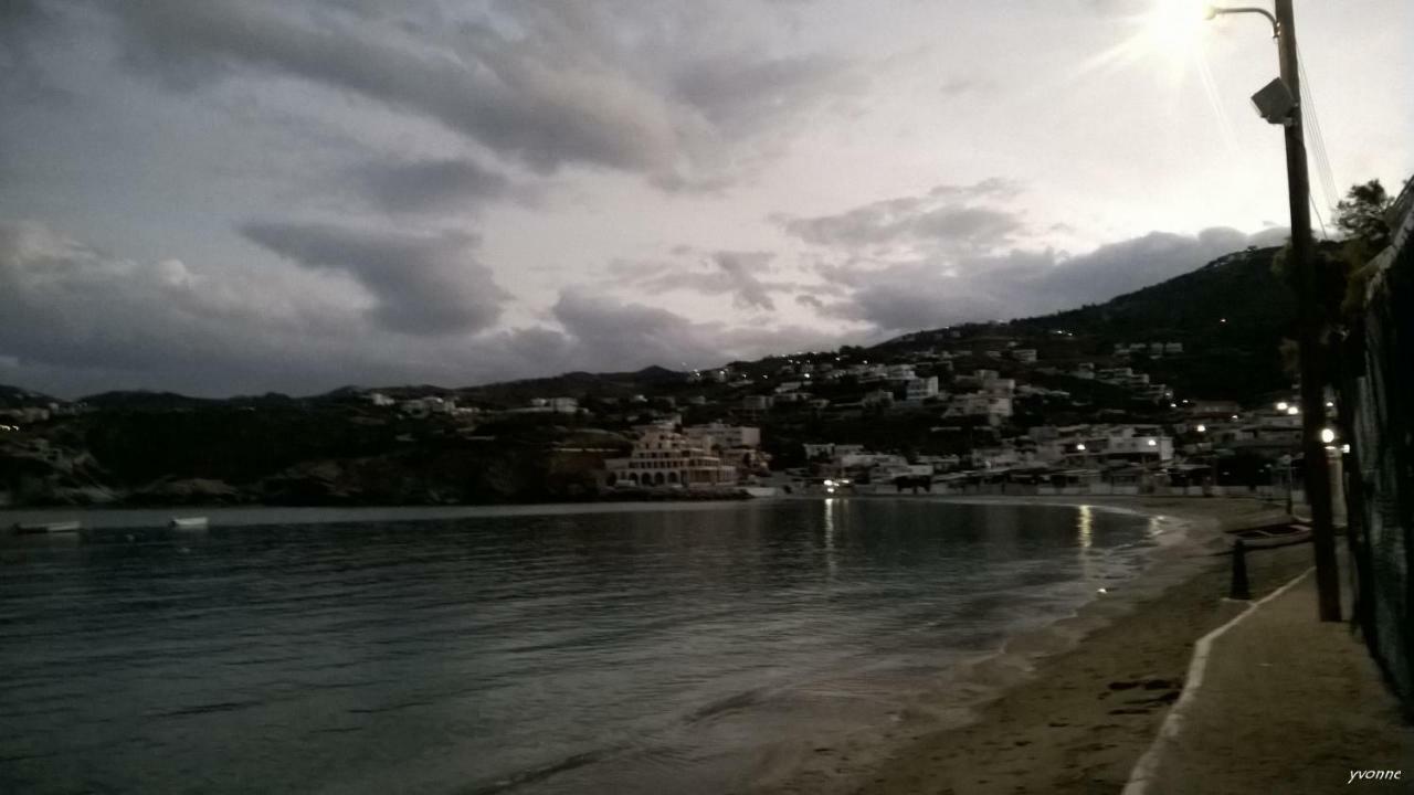 Komissa΄S Beach House 阿齐亚·佩拉加 外观 照片