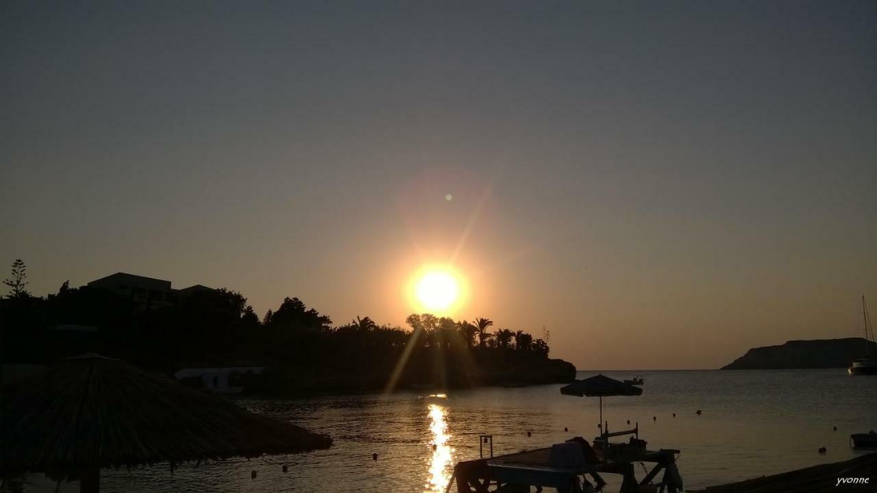 Komissa΄S Beach House 阿齐亚·佩拉加 外观 照片